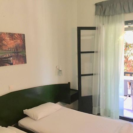 אפיטוס Nikos Apartments מראה חיצוני תמונה